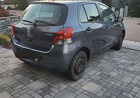 Toyota Yaris 1.0 VVT-i.