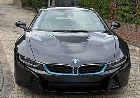 BMW i8 Coupé Impulse Hybrid Sport mit Sternenhimmel