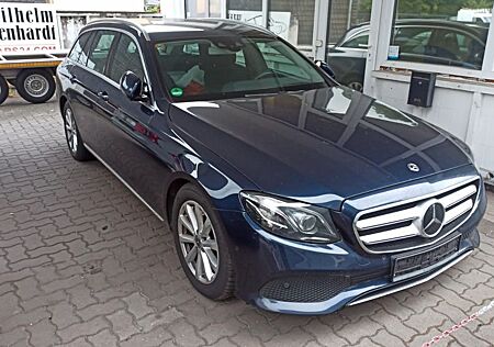 Mercedes-Benz E 220 d 4Matic T-Modell XENON CAM AHK 1.Hd