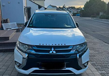 Mitsubishi Plug in Hybrid Outlander Plug-in Hybrid Outlander 2.0 MIVEC PLUG-IN H...