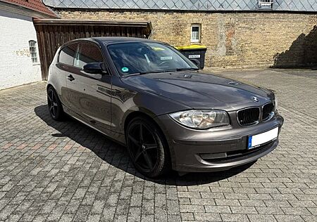 BMW 118i solider Kompaktwagen mit Klima, Navi, etc.