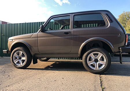 Lada Niva "PREMIUM PLUS" KLIMA/ AET- Kollektion 2025!