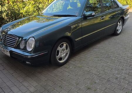Mercedes-Benz E 320 4MATIC AVANTGARDE Avantgarde