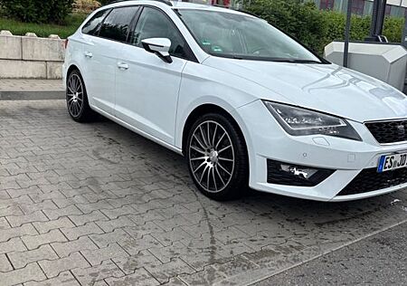Seat Leon ST 2.0 TDI 135kW FR DSG AHK ACC LED AUTOM.