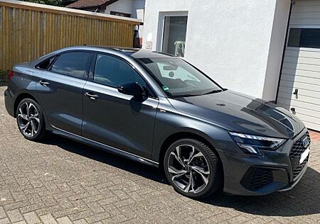 Audi A3 Limousine S-Line l EZ 04/2023