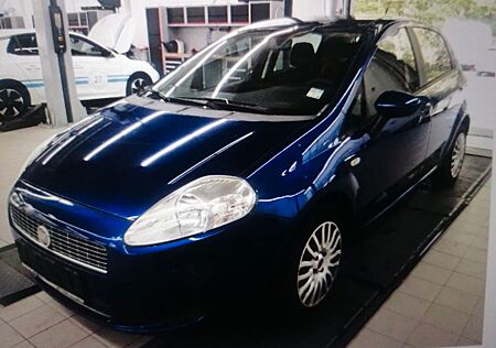 Fiat Grande Punto 1.4 8V Autom.1A.>Klimatr.Sitzh.PDC..Tüv,1Hand