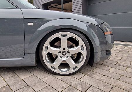 Audi TT Roadster 1.8T quattro Nimbusgrau Mokkassin