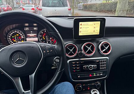 Mercedes-Benz A 180 BlueEFFICIENCY Style Edition Style Edition