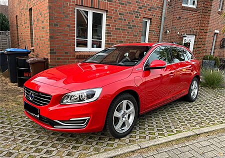 Volvo V60 D6 AWD Plug-in-Hybrid sehr guter Zustand