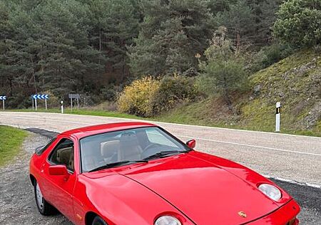 Porsche 928