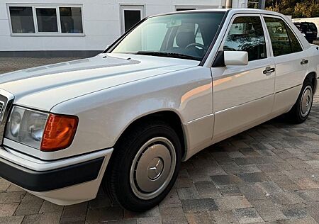 Mercedes-Benz 200 200D W124