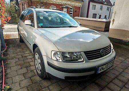 VW Passat Variant Volkswagen 1.6l Comfort,Klimaaut.,TÜV Neu