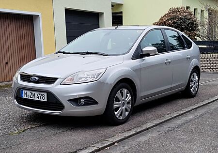 Ford Focus Ghia Autom. *Navi *Schiebedach *Standhei