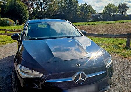 Mercedes-Benz CLA 180 Shooting Brake -