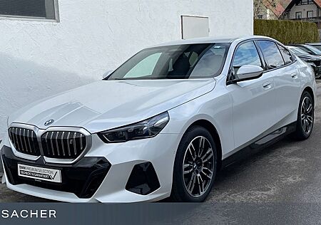 BMW i5 eDrive40 M-Sport,AHK,DAProf,Leder,BABAss,B&W