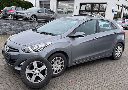 Hyundai i30 Lim 5türig 1.4 98PS 6G Klimaaut SH PDC Alu