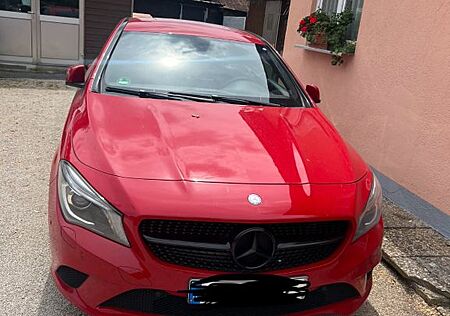 Mercedes-Benz CLA 200 -