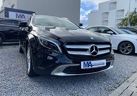 Mercedes-Benz GLA 200 1.Hand Panorama Navi Sitzh.