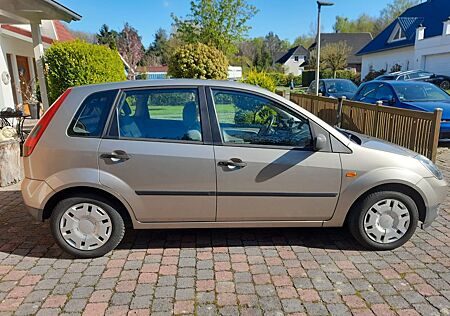 Ford Fiesta 1.3 51 kW - TÜV Neu