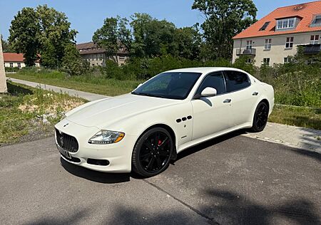 Maserati Quattroporte Facelift 4.2 V8 Weiß / Rot
