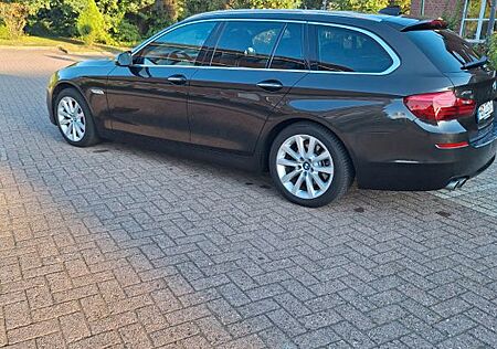 BMW 520d xDrive Touring A Luxury Line Luxury Line