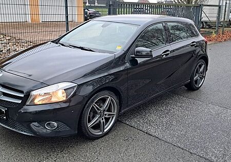 Mercedes-Benz A 180 CDI BlueEFFICIENCY Automatik/ParkAssistent