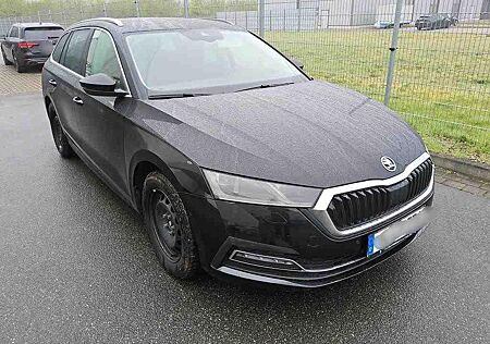 Skoda Octavia 2.0TDI First Ed Matrix HUD Kamera Canton