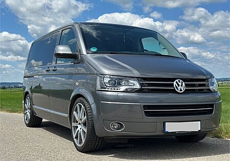 VW T5 Multivan Volkswagen mit komplett neuem Motor