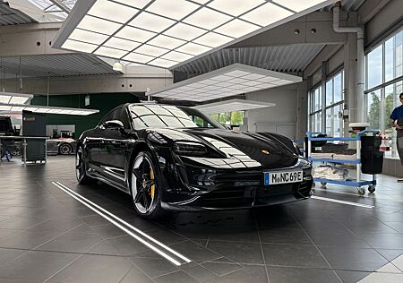 Porsche Taycan Turbo S *GARANTIE* *BOSE*