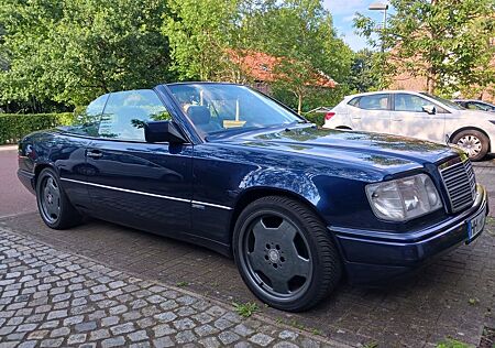 Mercedes-Benz 220 W124 Cabrio