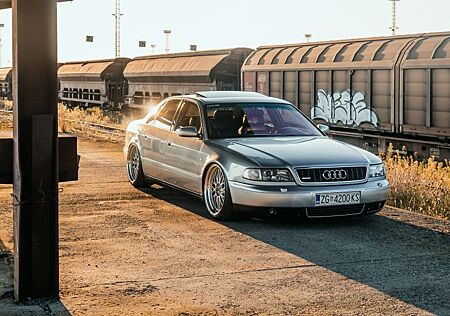 Audi A8 4.2 quattro tiptronic -