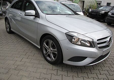 Mercedes-Benz A 180 A -Klasse 180 BlueEfficiency Leder gepfl.