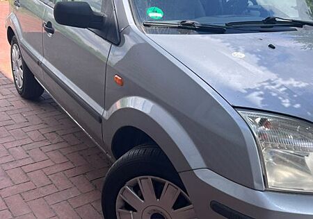 Ford Fusion 1,4 16V + +