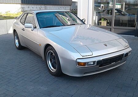 Porsche 944