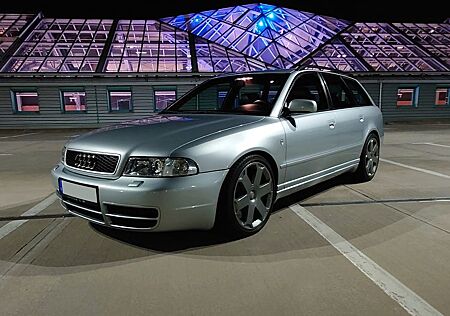 Audi S4 2.7 quattro Avant -