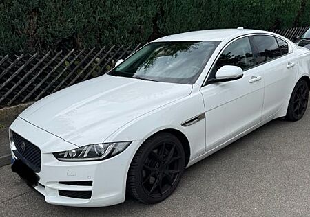 Jaguar XE 20d 180PS Pure *EURO6*NAVI*XENON*