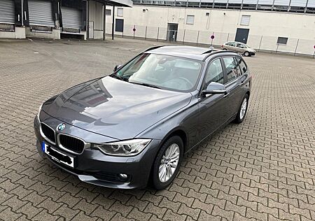 BMW 320d Automatic/NAVi/PANO/