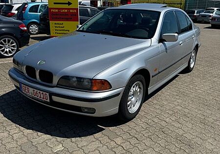 BMW 523i