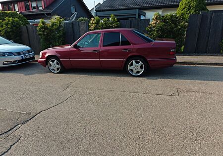 Mercedes-Benz 220
