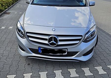 Mercedes-Benz B 220
