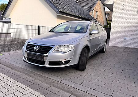 VW Passat Variant Volkswagen 2.0 FSI Comfortline Variant C...