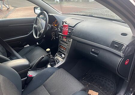Toyota Avensis Sol 2,2-l-D-CAT Sol