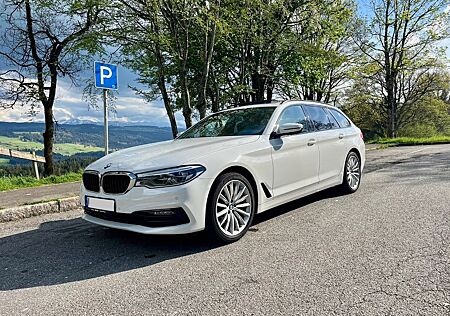 BMW 520d /ACC/Adaptive LED/Shadow Line/CarPlay/