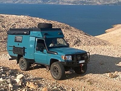 Toyota Land Cruiser GRJ78