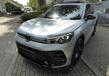 VW Tiguan Volkswagen 1.5 eTSI R-Line/Pano/AHK/360°/20"Black