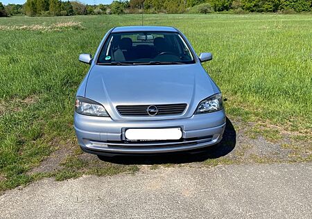 Opel Astra 1.6 -