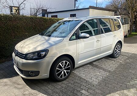 VW Touran Volkswagen 2.0 TDI DSG HIGHLINE PANO STANDHEIZUNG