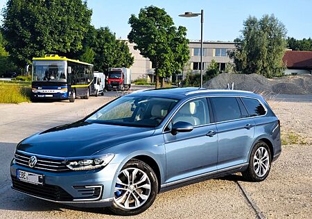 VW Passat Variant Volkswagen GTE VOLLAUSSTATTUNG LED AHK NAVI