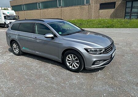 VW Passat Variant Volkswagen Business 1.5 TSI Comfortl DSG AHK
