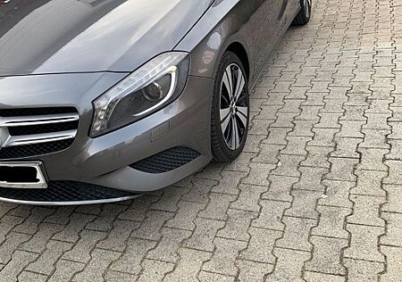 Mercedes-Benz A 250 BlueEFFICIENCY Urban DCT Urban